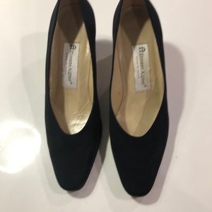 Classic Etienne Aigner heels Removable crystal PCs